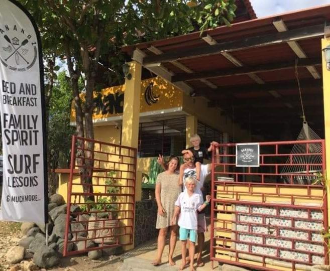 Bananoz Surfhouse Bed & Breakfast Transito Luaran gambar